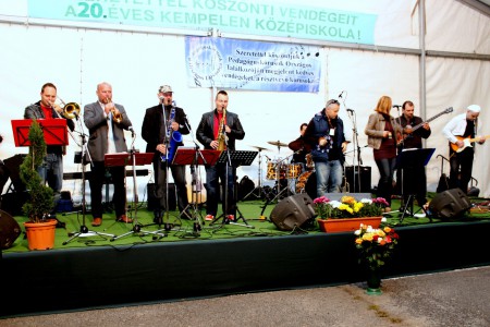  2013. szept. 28-29. Kórustalálkozó Komárom. Buli a fantasztikus Friends Zenekerral